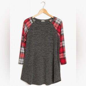 Egy Women’s size medium gray and red plaid long sleeved tunic dress.